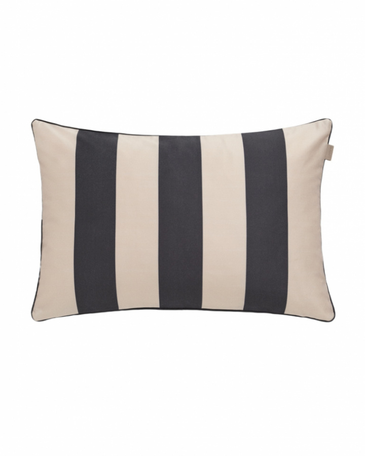 GANT Home Bold Stripe Pude Evening Blue i gruppen Puder / Puder hos Sängvaruhuset Elgen (853101701_433)