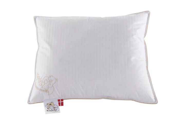 Ringsted Dun Juniortyyny Royal Kiddy 40x45 cm ryhmässä Tyynyt / Tavaramerkit / Ringsted Dun Tyynyt @ Sängvaruhuset Elgen (A6100-201076-93100KD00)