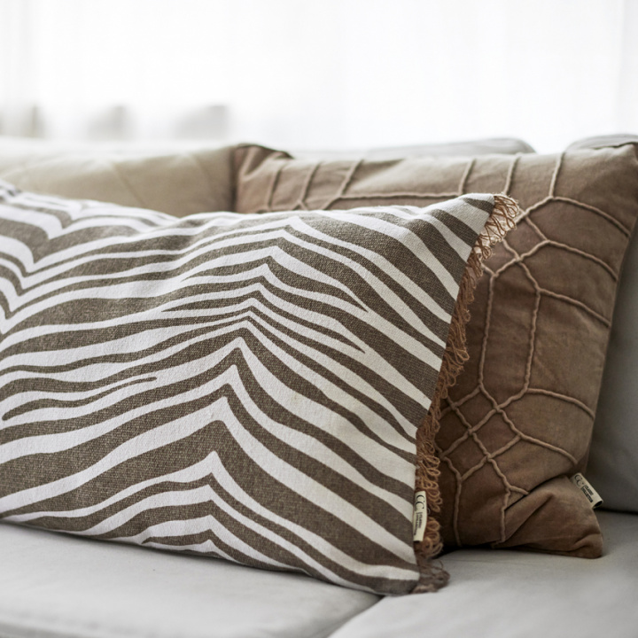 Classic Collection Cushion Zebra Simply Taupe in the group Pillows / Brands / Classic Collection Pillows at Sängvaruhuset Elgen (CUZE46ST00)