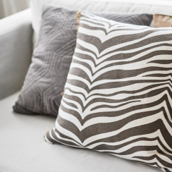 Classic Collection Pude Zebra Titanium 40x60 cm 